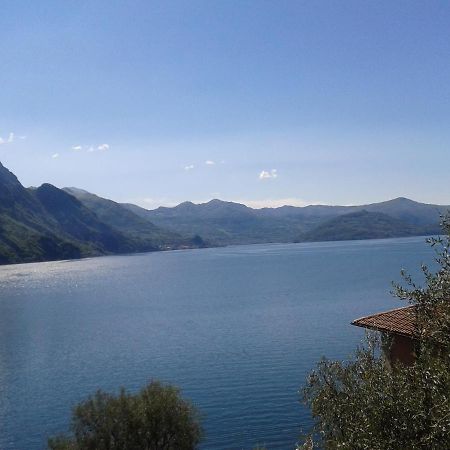 Luxurious Attic-Swimming Pool Villa Riva di Solto Bagian luar foto