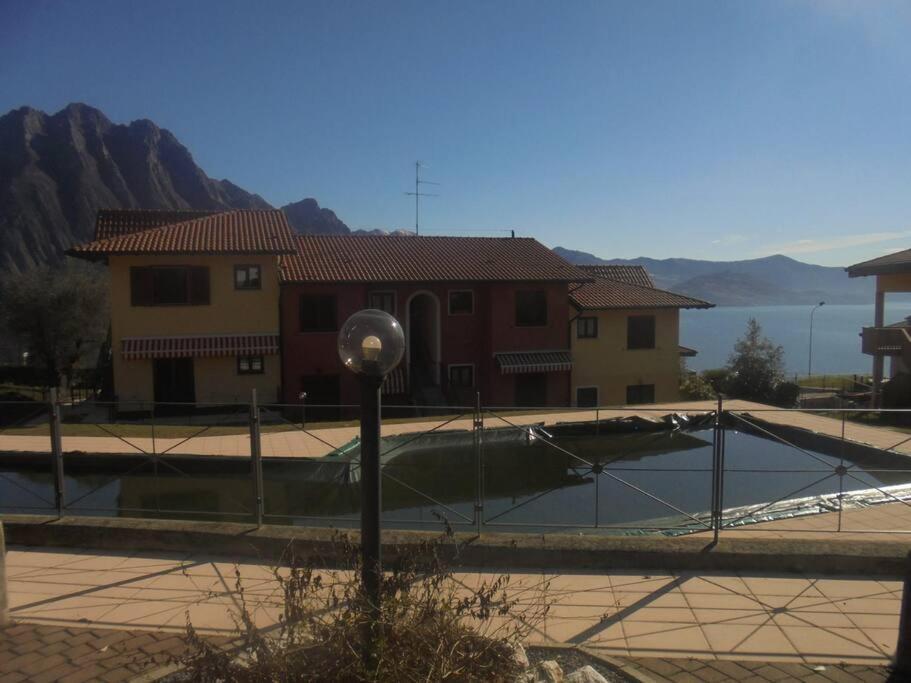 Luxurious Attic-Swimming Pool Villa Riva di Solto Bagian luar foto