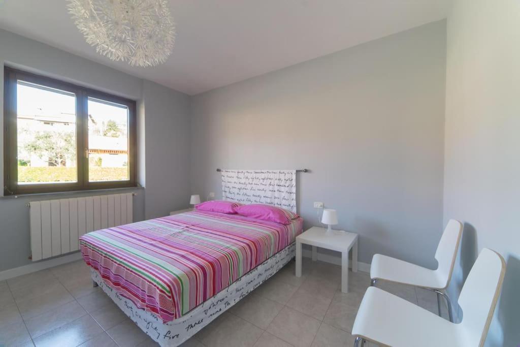 Luxurious Attic-Swimming Pool Villa Riva di Solto Bagian luar foto