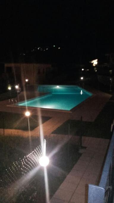 Luxurious Attic-Swimming Pool Villa Riva di Solto Bagian luar foto