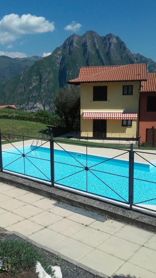 Luxurious Attic-Swimming Pool Villa Riva di Solto Bagian luar foto